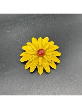 Vintage Yellow Daisy Flower Power Brooch Pin Enamel Metal Floral Jewelry Retro